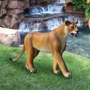 design-toscano-lioness-on-the-prowl-garden-statue-ne180220