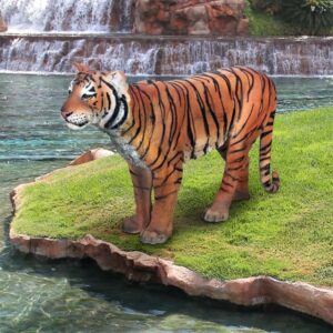 design-toscano-powerful-pouncer-sumatran-tiger-statue-ne100078
